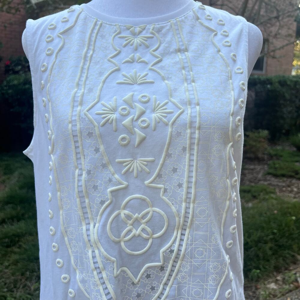 Dana Buchman Size S White Gold Sleeveless Tunic Top Appliqué